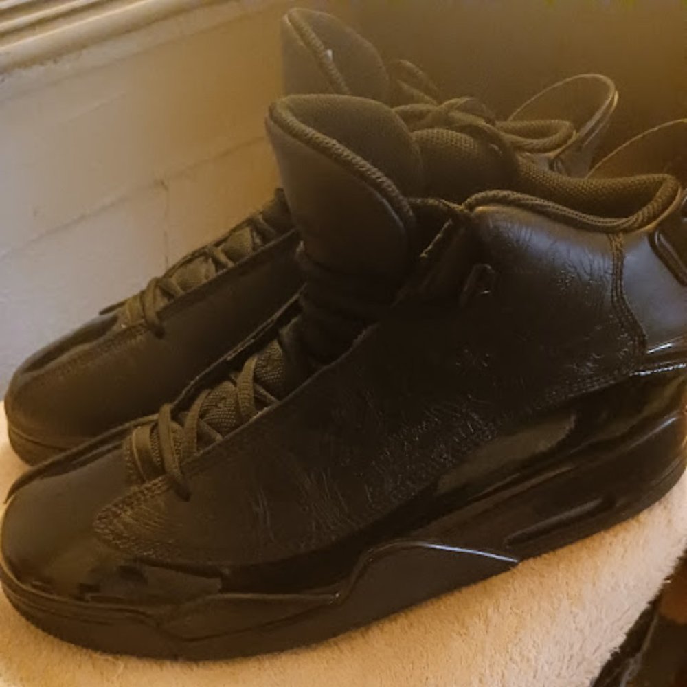 *SOLD*Mens Jordans sz 10 Triple Black $125